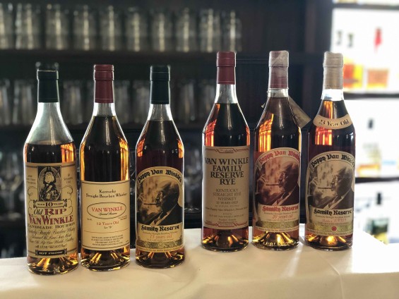  Grand Old House Bar Pic 