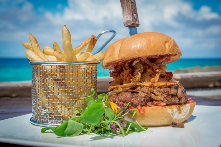 Macabuca Bar & Grill